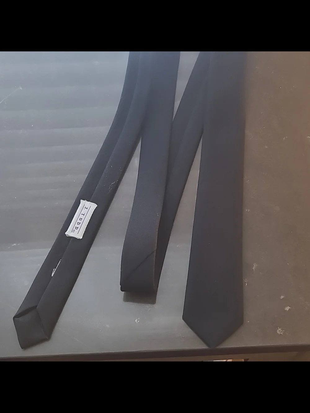 Classic Men's Black Skinny Tie - Minimalist Solid Neck Tie 80s